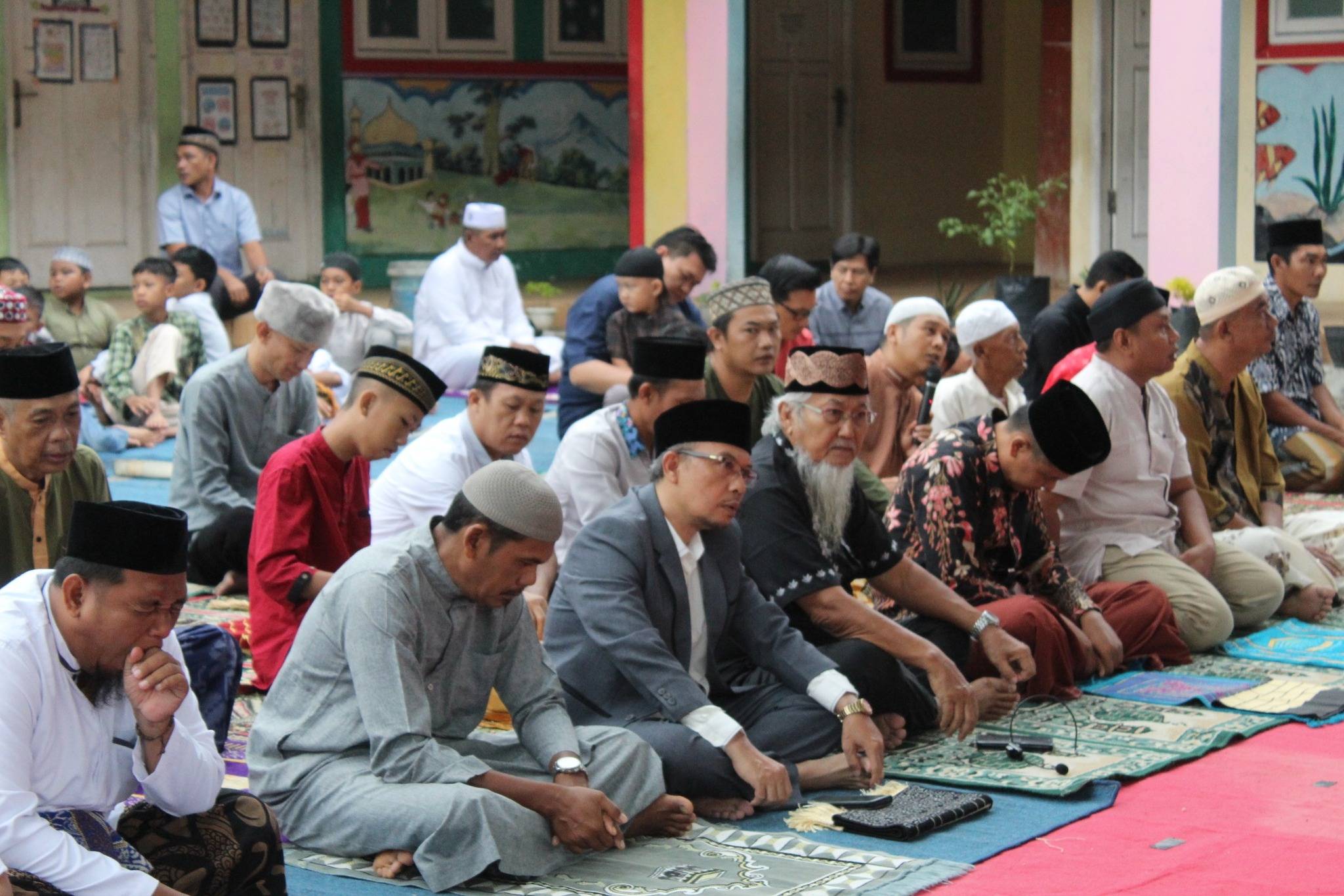 Pelaksanaan sholat Idul Adha 1446 H di lapangan Yayasan Pendidikan Islam Az-Zahira Kota Lubuklinggau